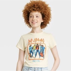 Women’s (Juniors) Def Leppard Short Sleeve Graphic Baby T-Shirt - Size Medium